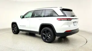 Jeep Grand Cherokee 2025 4x4 Laredo SUV 4p
