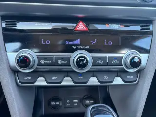 Hyundai ELANTRA 2020 SE 4p Sedana