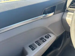Hyundai ELANTRA 2019 SE 4p Sedan 6M