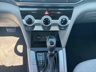 Hyundai ELANTRA 2019 SE 4p Sedan 6M