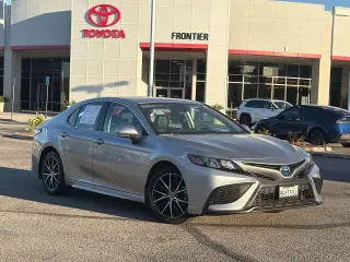 Toyota Camry Híbrido 2024 SE 4d Sedán