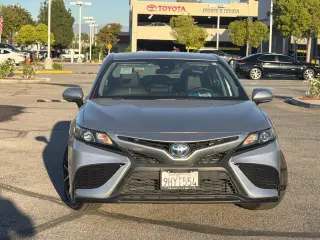 Toyota Camry Híbrido 2024 SE 4d Sedán