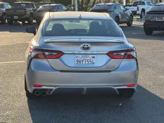 Toyota Camry Híbrido 2024 SE 4d Sedán
