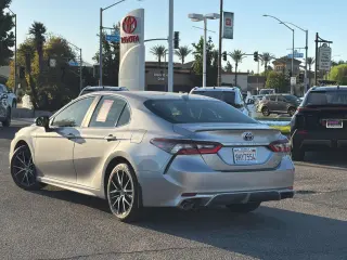 Toyota Camry Híbrido 2024 SE 4d Sedán