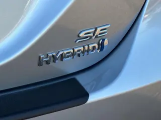Toyota Camry Híbrido 2024 SE 4d Sedán