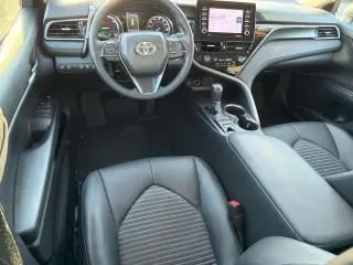Toyota Camry Híbrido 2024 SE 4d Sedán