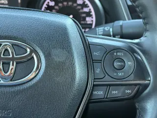 Toyota Camry Híbrido 2024 SE 4d Sedán