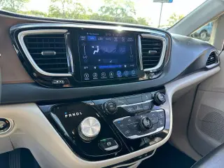 Chrysler Pacifica 2017 Touring-L 4dr Mini-Van