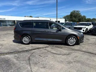 Chrysler Pacifica 2017 Touring-L 4dr Mini-Van