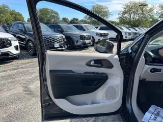 Chrysler Pacifica 2017 Touring-L 4dr Mini-Van