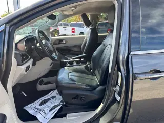 Chrysler Pacifica 2017 Touring-L 4dr Mini-Van