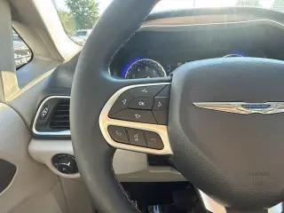 Chrysler Pacifica 2017 Touring-L 4dr Mini-Van