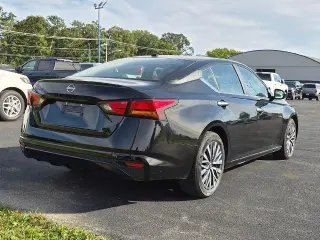 Nissan Altima 2025 2.5 SV 4dr Sedán