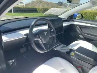 Tesla Model 3 2023 4dr Sedán