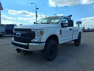Ford F-250 Super Duty 2021 4x4 XL 2dr Cabina Regular 8 pies. Camión de caja larga