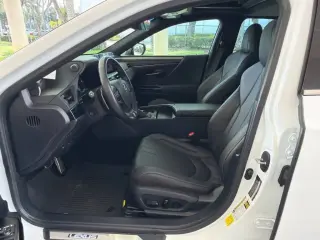 Lexus ES 350 2024 F SPORT Handling 4dr Sedán