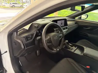 Lexus ES 350 2024 F SPORT Handling 4dr Sedán