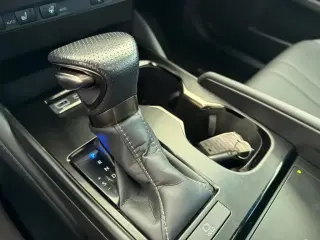 Lexus ES 350 2024 F SPORT Handling 4dr Sedán