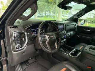 GMC Sierra 1500 2021 4x4 AT4 4 puertas Crew Cab 5.8 pies SB