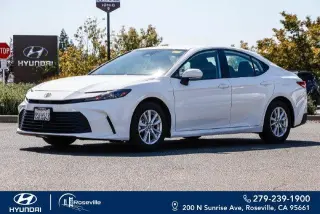 Toyota Camry 2025 LE Sedán 4 puertas