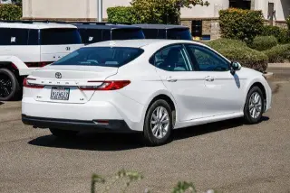 Toyota Camry 2025 LE Sedán 4 puertas