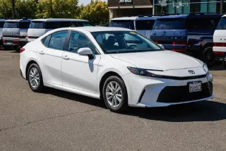 Toyota Camry 2025 LE Sedán 4 puertas