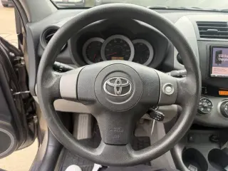 Toyota RAV4 Base I4 4WD 2011