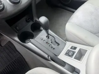 Toyota RAV4 Base I4 4WD 2011