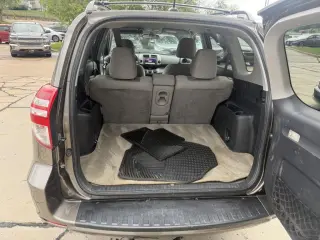 Toyota RAV4 Base I4 4WD 2011