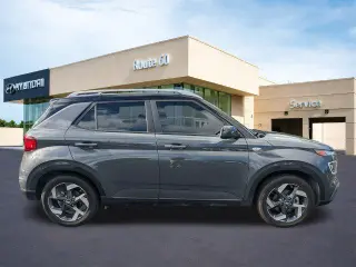 Hyundai VENUE 2024 Limited 4dr Crossover