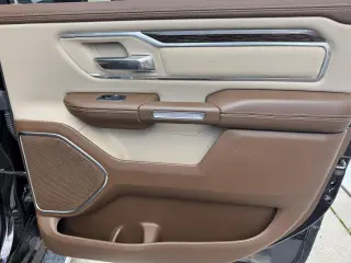 2019 RAM 1500 Laramie 4x4 Crew Cab 6'4" Box
