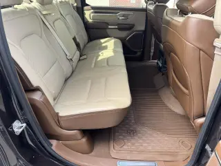 2019 RAM 1500 Laramie 4x4 Crew Cab 6'4" Box