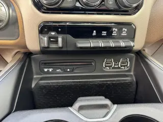 2019 RAM 1500 Laramie 4x4 Crew Cab 6'4" Box