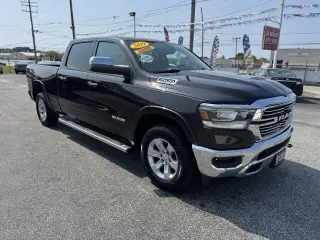 2019 RAM 1500 Laramie 4x4 Crew Cab 6'4" Box