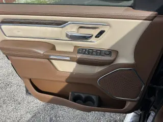 2019 RAM 1500 Laramie 4x4 Crew Cab 6'4" Box