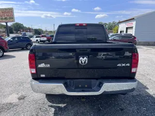 2018 RAM 1500 Big Horn 4x4 Crew Cab 5'7" Box
