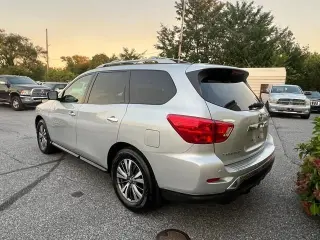 2017 Nissan Pathfinder 4x4 SL
