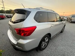 2017 Nissan Pathfinder 4x4 SL