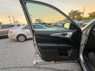 2017 Nissan Pathfinder 4x4 SL