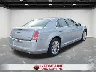 Chrysler 300 2013 tracción total en las cuatro ruedas Base 4dr Sedán