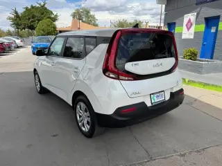 2022 Kia Soul LX IVT