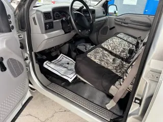 2001 Ford Super Duty F-350 SRW Crew Cab 156" XL 4WD