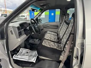 2001 Ford Super Duty F-350 SRW Crew Cab 156" XL 4WD