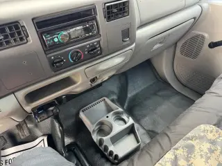 2001 Ford Super Duty F-350 SRW Crew Cab 156" XL 4WD