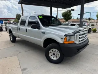 2001 Ford Super Duty F-350 SRW Crew Cab 156" XL 4WD
