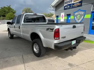 2001 Ford Super Duty F-350 SRW Crew Cab 156" XL 4WD