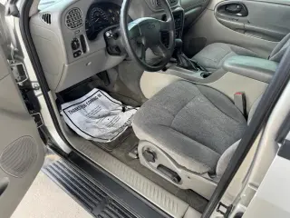 2004 Chevrolet TrailBlazer 4dr 2WD LS