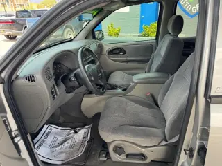 2004 Chevrolet TrailBlazer 4dr 2WD LS