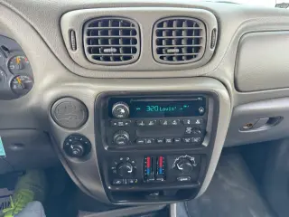 2004 Chevrolet TrailBlazer 4dr 2WD LS