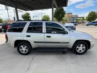 2004 Chevrolet TrailBlazer 4dr 2WD LS